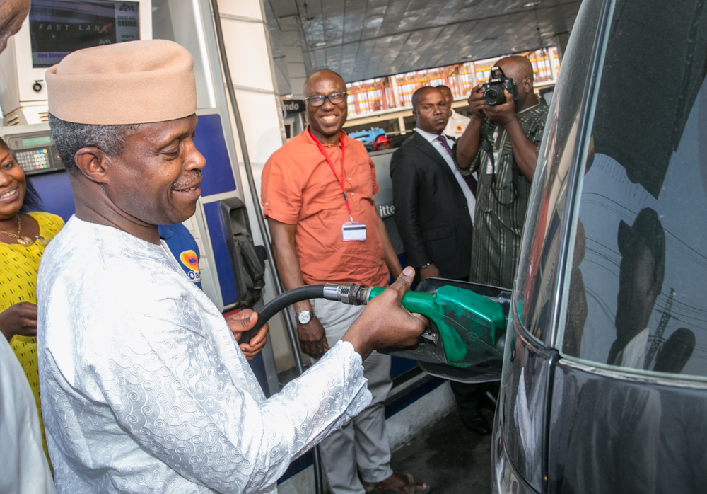 VP Osinbajo Visits Petrol Stations In Lagos On 24/12/2017
