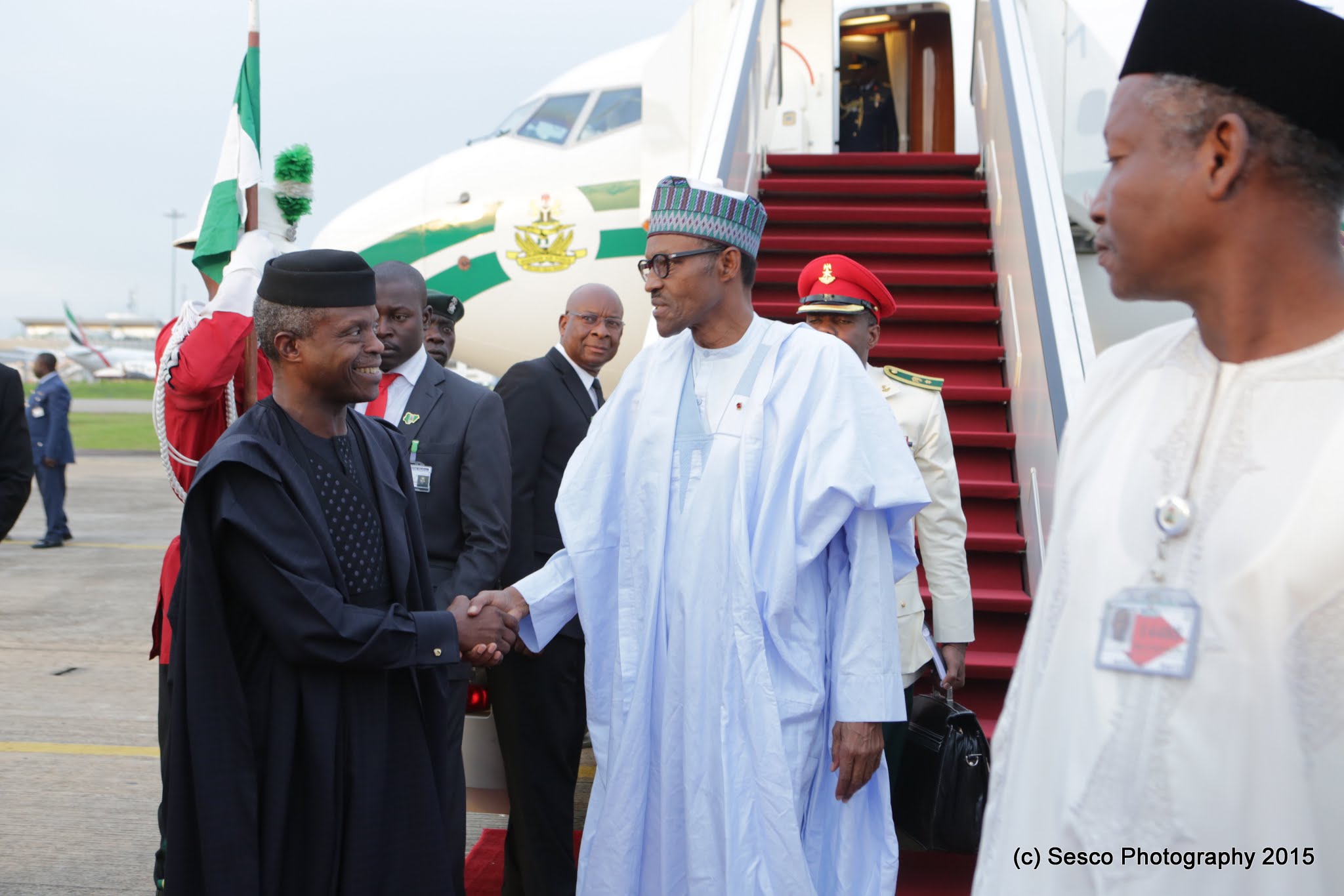 VP Osinbajo Welcomes President Muhammadu Buhari From The Republic Of Benin On 01/08/2015
