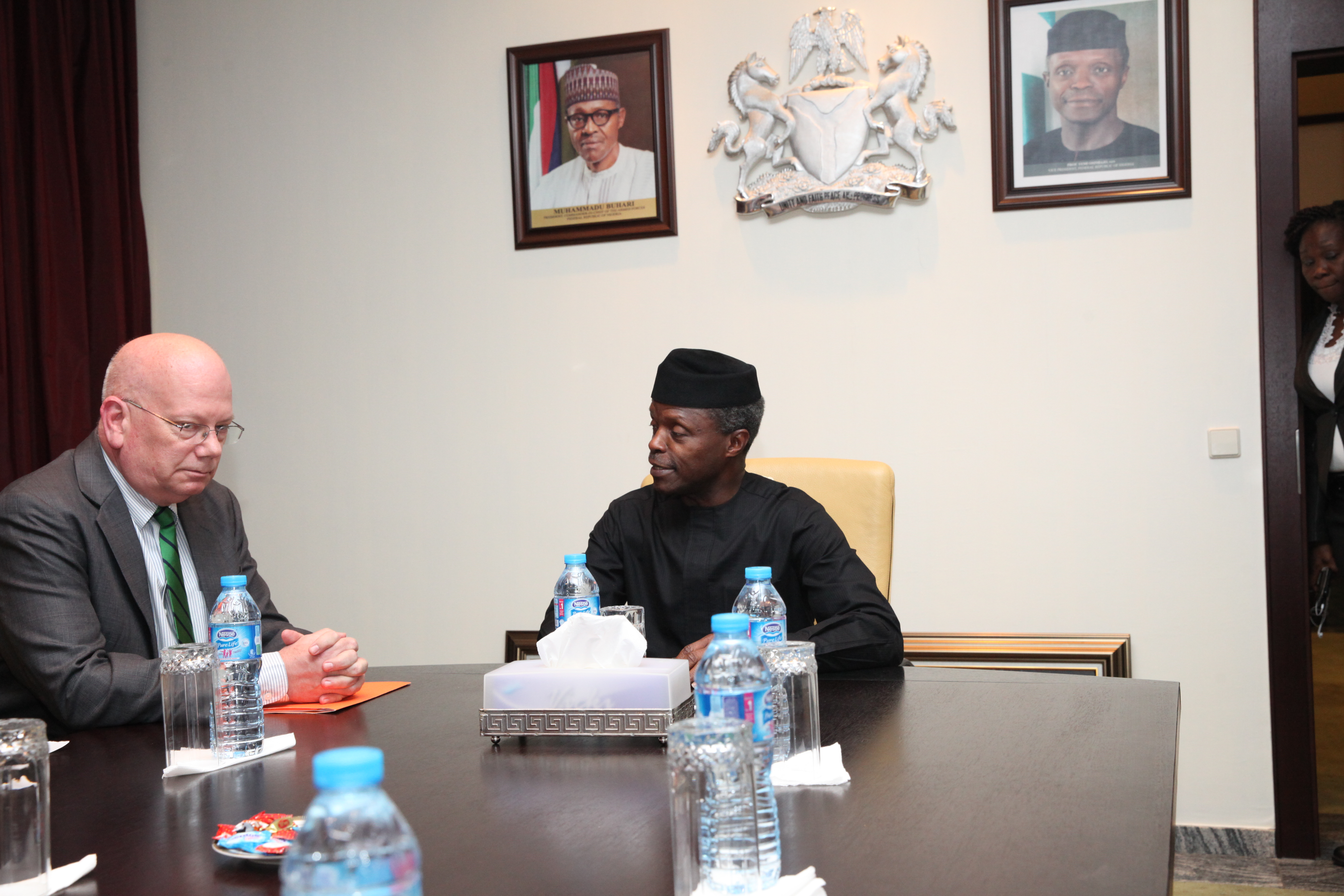 VP Osinbajo Meets With US Presidential Communication Experts On 13/01/2016