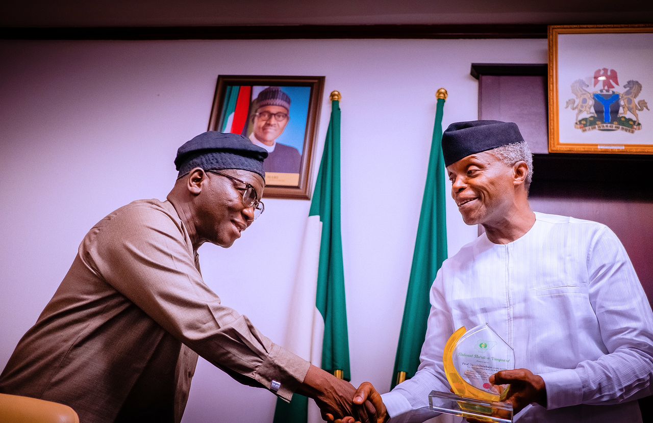 VP Osinbajo Honoured With The Award Of ‘National Nutrition Vanguard’ By The Nutrition Society Of Nigeria (NSN) On 03/11/2022