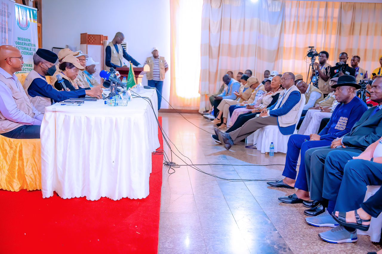 Prof. Osinbajo, Along With Reps From The AU And ECOWAS, Present Preliminary Findings Of Election Observation Missions On 2023 Sierra Leone Elections – 26/06/2023